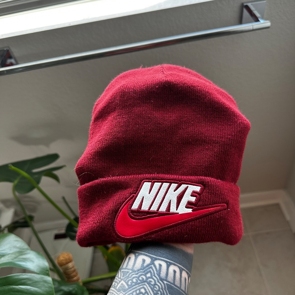 nike x SUPREME red beanie